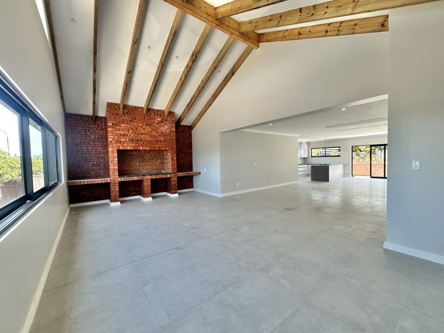 3 Bedroom Property for Sale in Wavecrest Eastern Cape